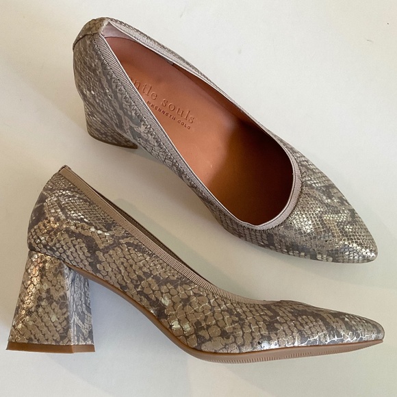 GENTLE SOULS Dionne Pointed Toe Lt Brown Snake Embossed Pump Size 7.5 
LIKE NEW - Picture 1 of 11